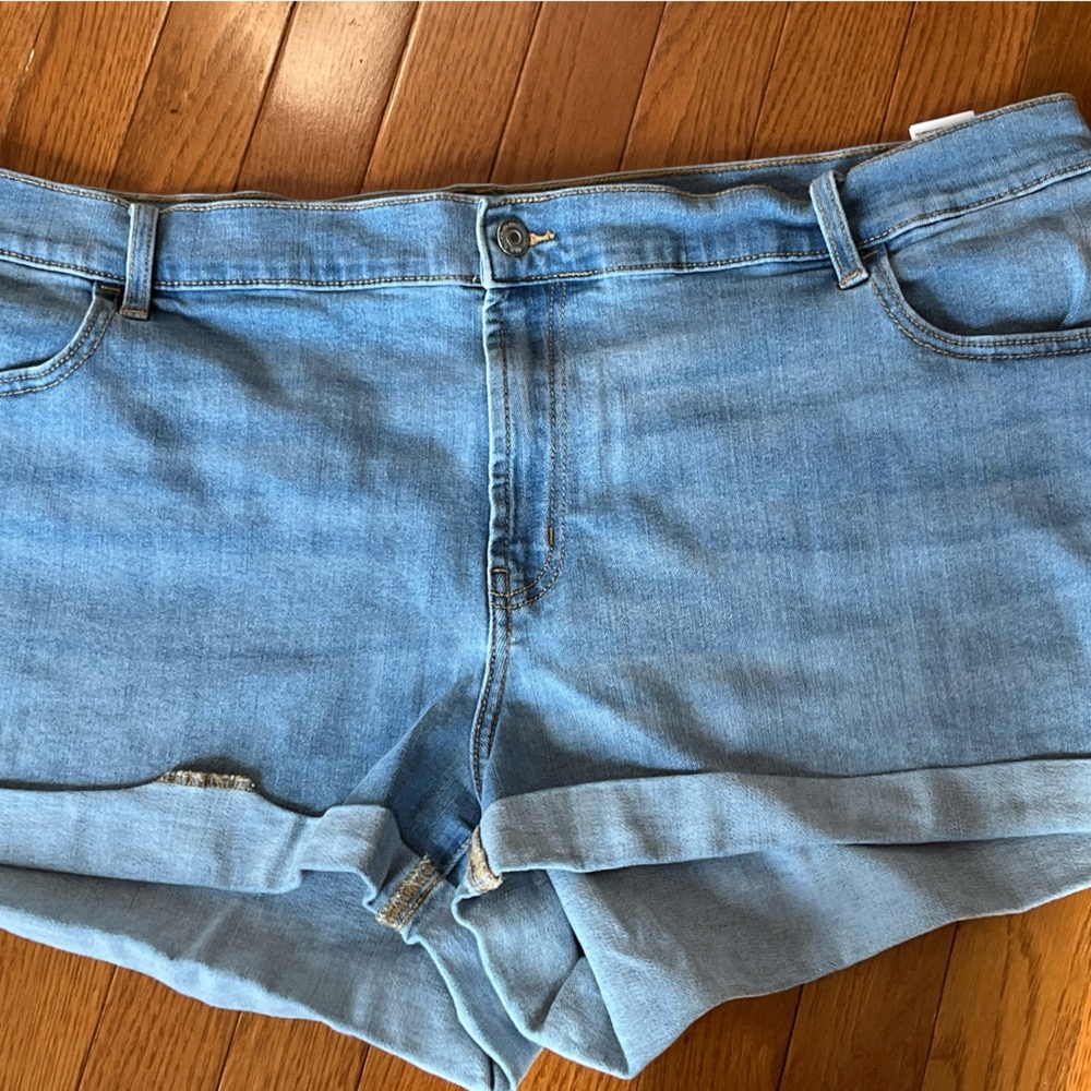 Mid-Rise Light-Wash Jean Shorts for Women